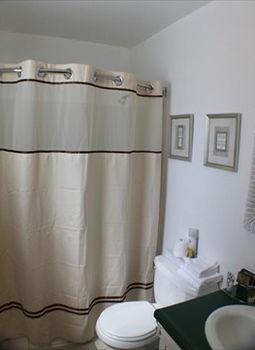 Inn Silver Maple